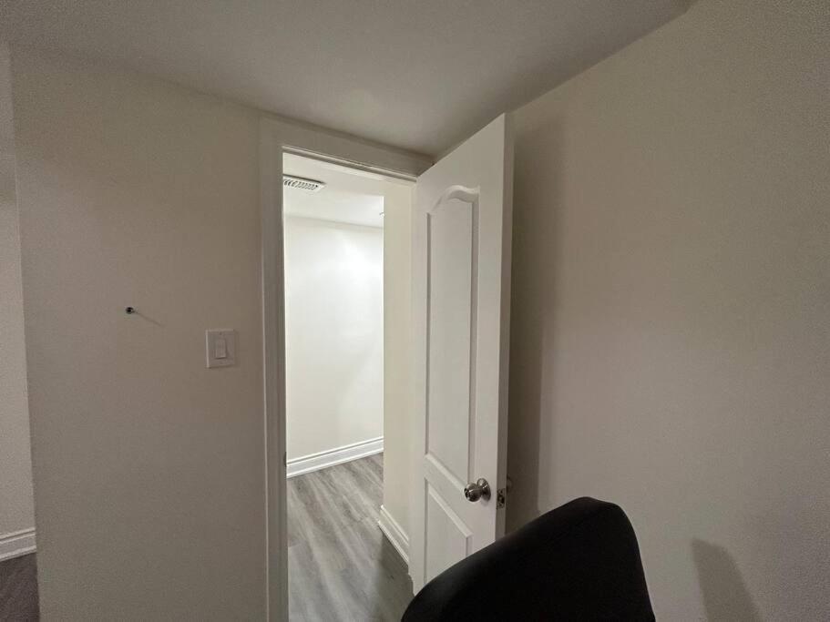 ברמפטון 2 Bedroom Private Apartment With Private Entrance מראה חיצוני תמונה