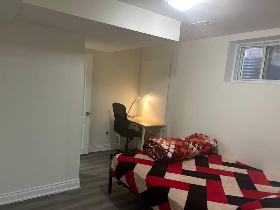 ברמפטון 2 Bedroom Private Apartment With Private Entrance מראה חיצוני תמונה